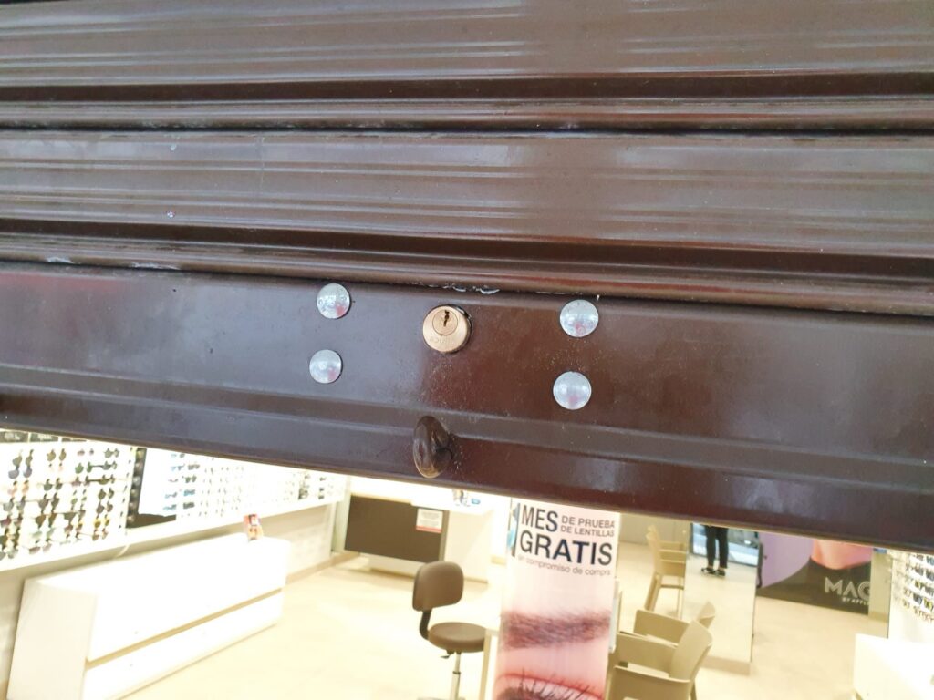 Apertura de persianas Aós