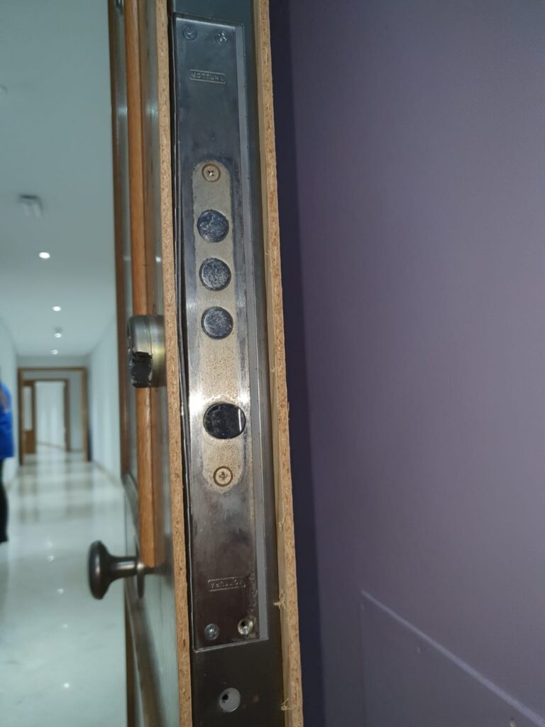 Apertura de puertas Echarren de Guirguillano