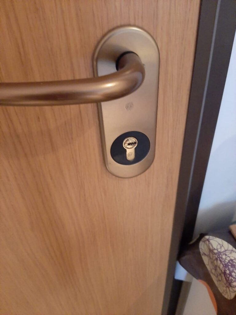 Apertura de puertas Esquíroz