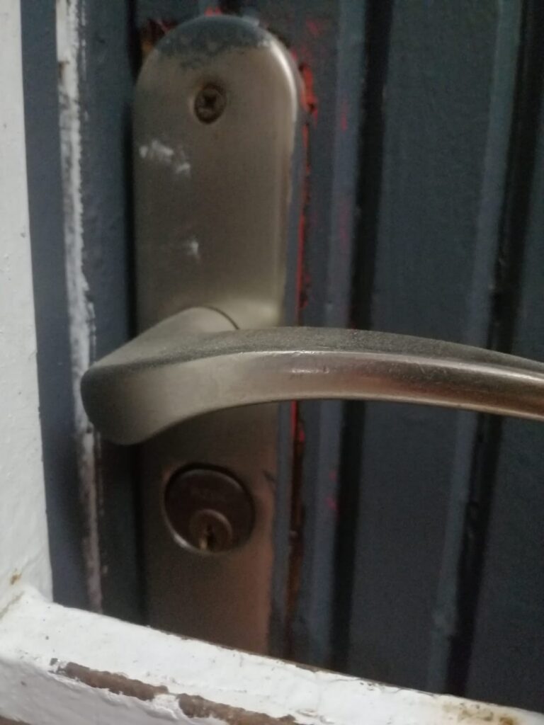 Apertura de puertas Esténoz