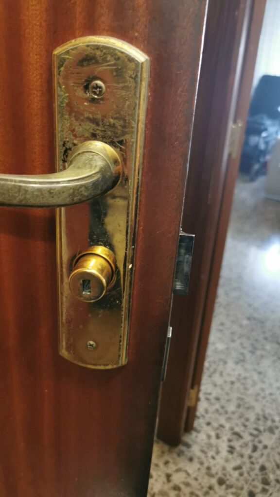 Apertura de puertas Latasa