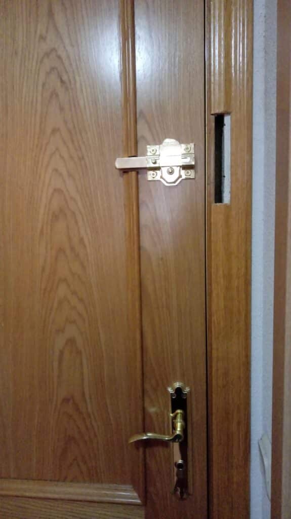 Apertura de puertas Mendebaldea