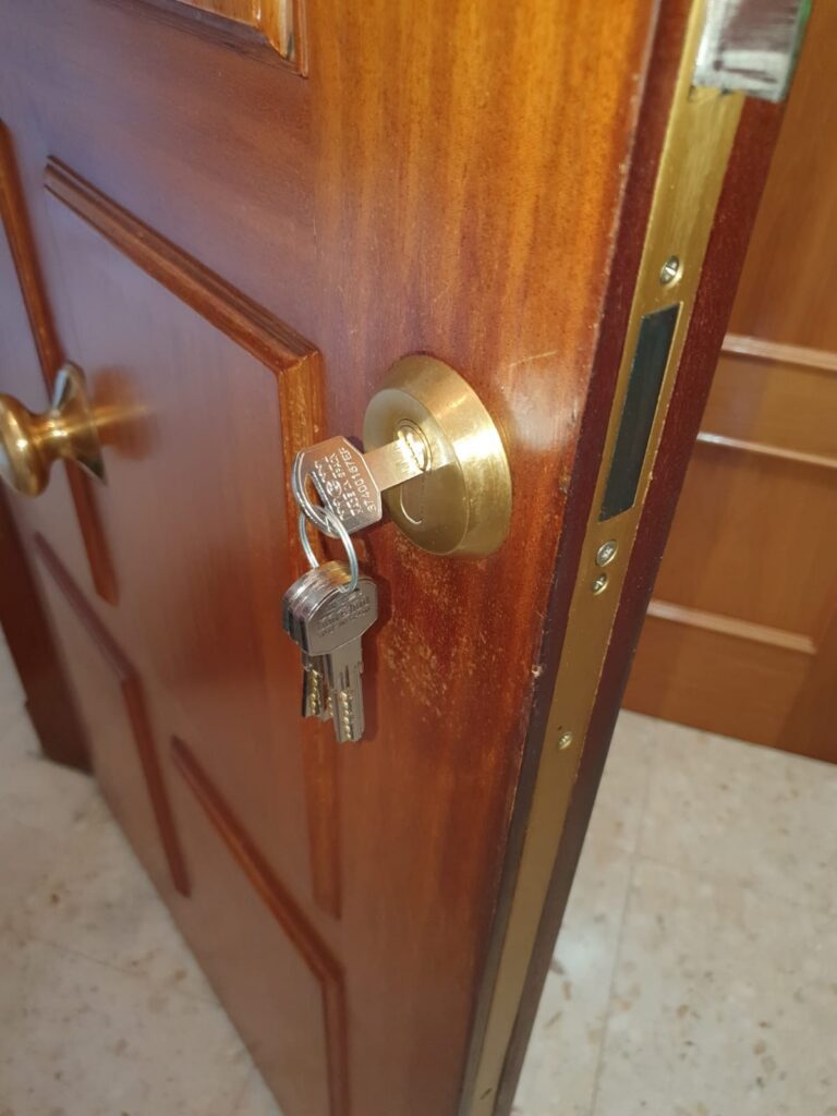 Cambio de cerraduras Latasa